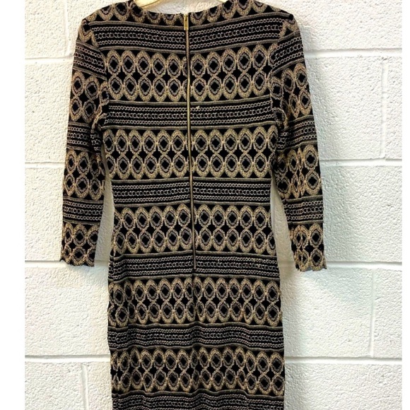 Cache Bodycon Lace Dress - Picture 3 of 6